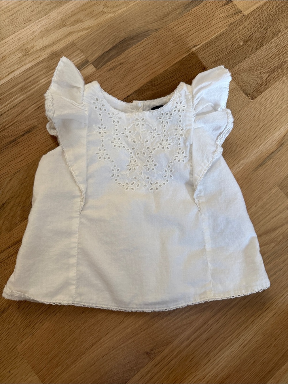 GAP White Eyelet Flutter Sleeve Blouse